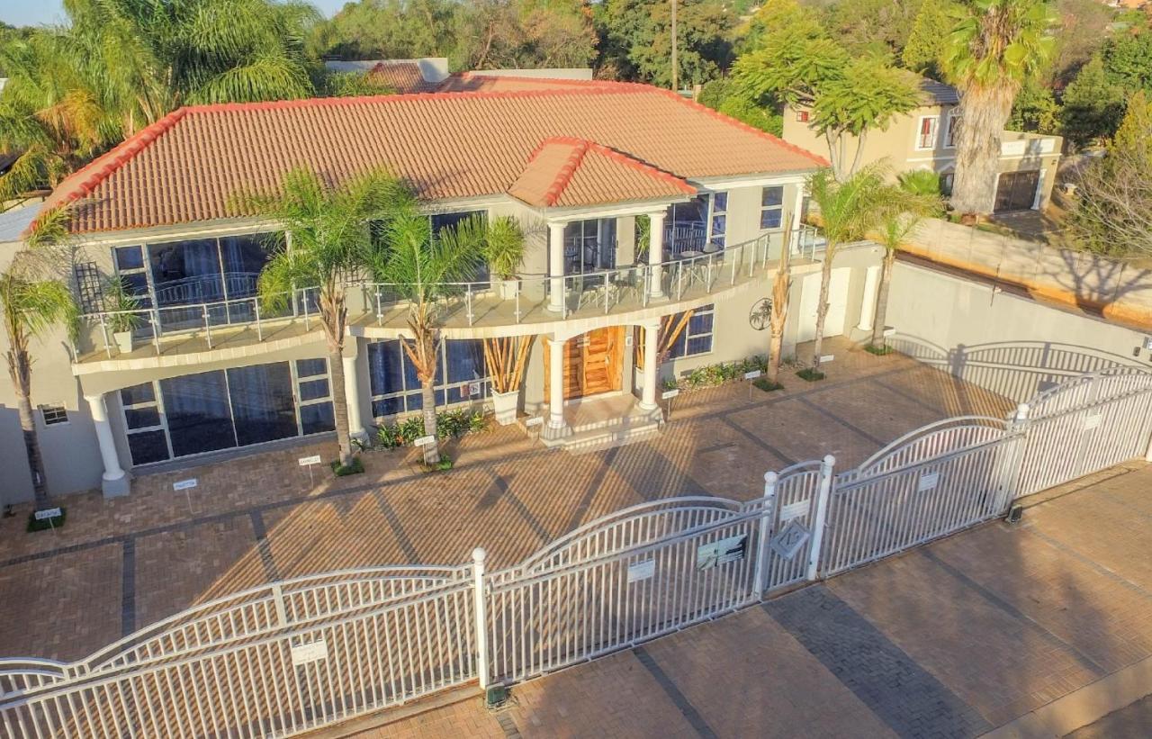 Club Cocomo Hartbeespoort Exterior photo